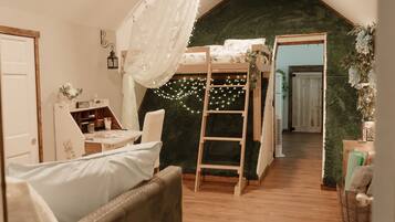 2 bedrooms, desk, iron/ironing board, travel cot