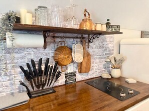 Frigorífic, microones, forn i placa de cuina 