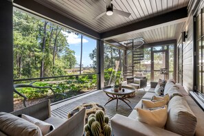 TV, mesa de pingue-pongue