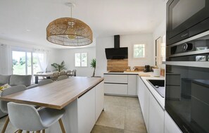 Fridge, oven, dishwasher