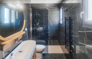 Shower - 3 bedroom stunning home in Nissan-lez-Enserune (Nissan-lez-Enserune)