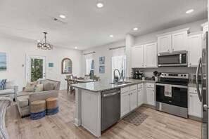 冷蔵庫、電子レンジ、オーブン、食器洗い機