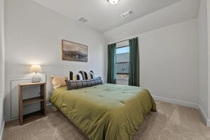 4 habitaciones, escritorio, tabla de planchar con plancha y wifi