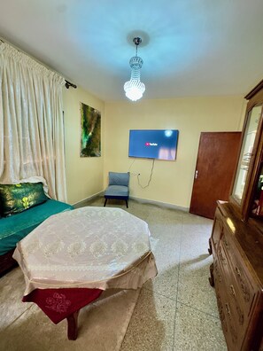 2 bedrooms, iron/ironing board, free WiFi, bed sheets