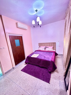 Iron/ironing board, free WiFi, bed sheets
