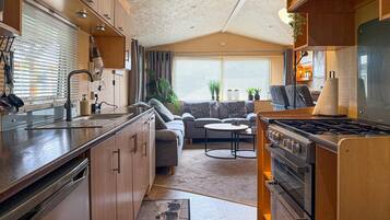 Refrigerador, microondas, parrilla de estufa y lavavajillas