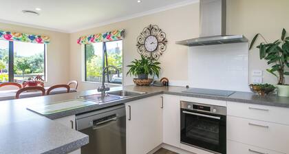 Fishermans Delight - Modern Comfort & Style – Walk to Town, Cafés & the Pub