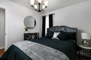 2 bedrooms, iron/ironing board, WiFi, bed sheets - Milan Luxe
Modern Glam Meets Cozy Comfort in University City! (St. Louis)