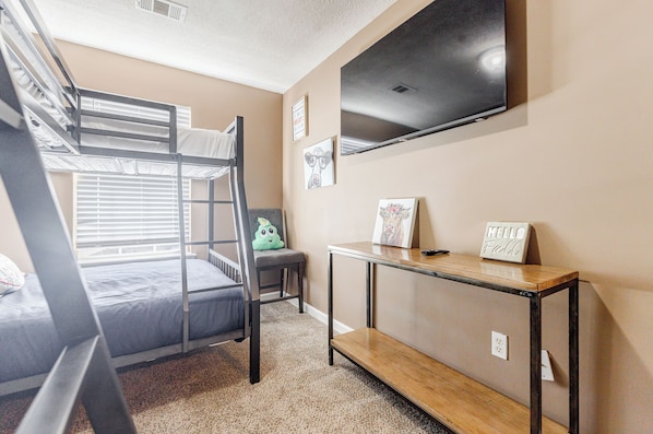 3 bedrooms, iron/ironing board, Internet, bed sheets