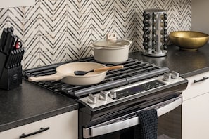 Micro-ondes, four, plaque de cuisson, lave-vaisselle