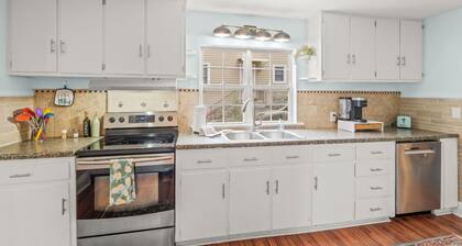 Beautiful Home Less than 1 mile from High Point University.