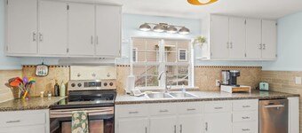 Beautiful Home Less than 1 mile from High Point University.