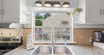 Beautiful Home Less than 1 mile from High Point University.