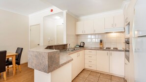 電子レンジ、オーブン、コーヒー / ティーメーカー、トースター