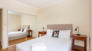 2 chambres, fer et planche à repasser, Wi-Fi gratuit, draps fournis