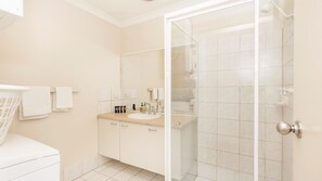 Shower, hair dryer, towels
