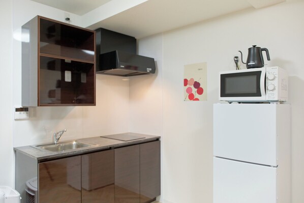 Private kitchen - The under suite residence Ikebukuro by Tranova (Tokyo)