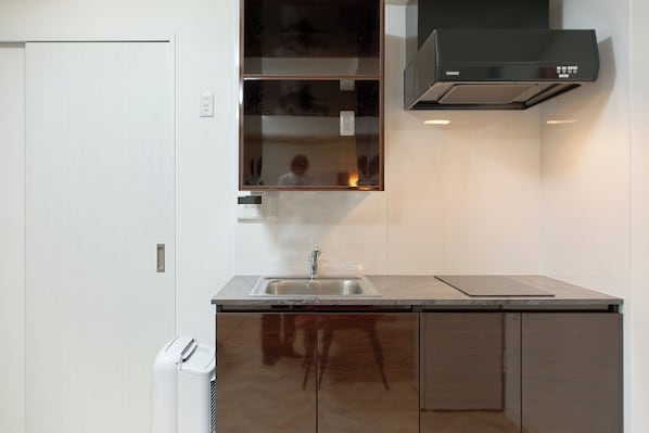 A (3 people), Non Smoking | Private kitchen | Fridge, microwave, stovetop, electric kettle