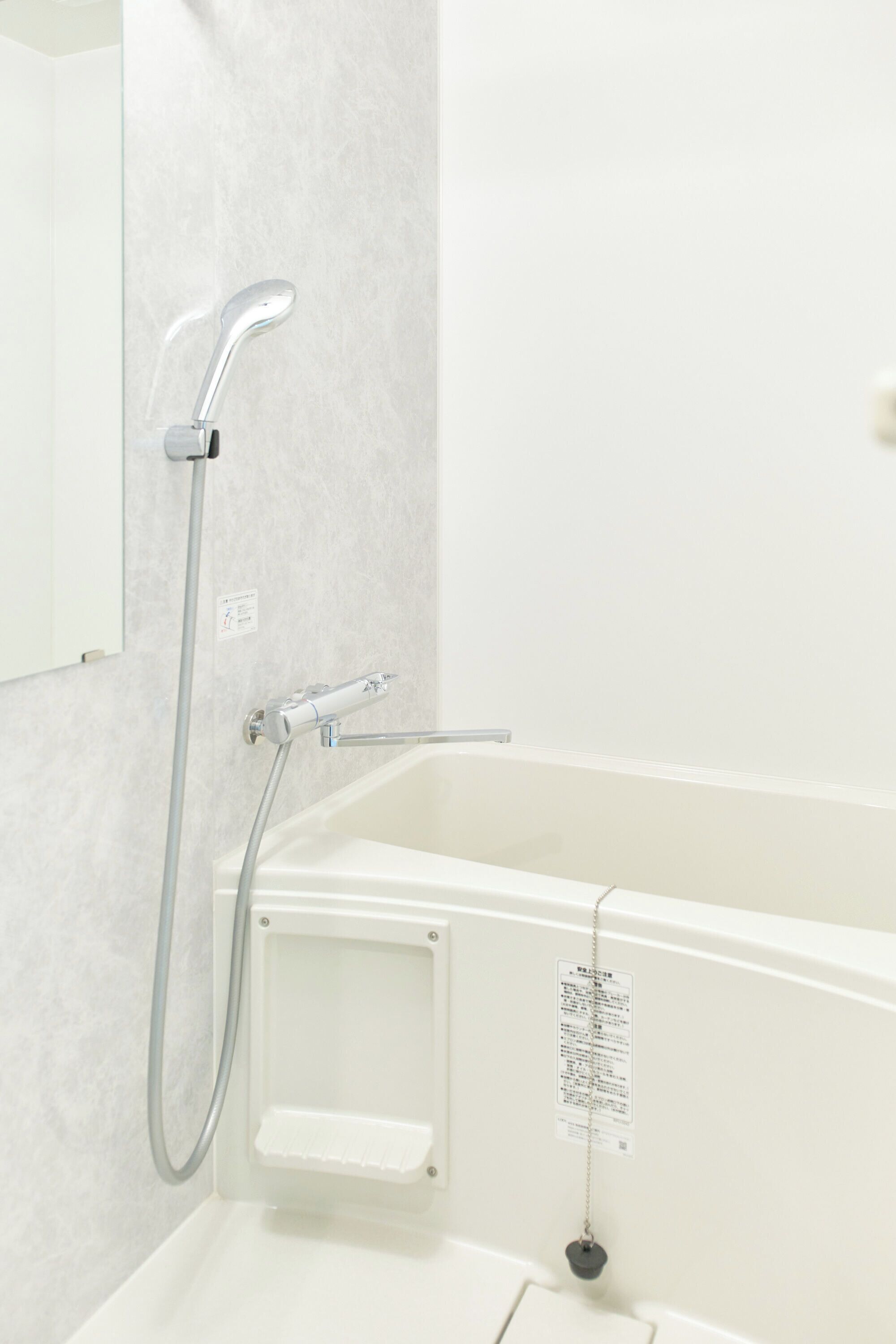 Combined shower/tub, hair dryer, slippers, towels