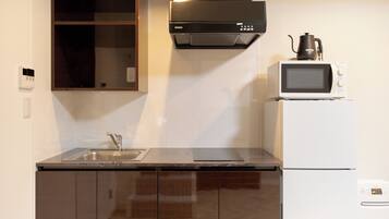 Departamento, para no fumadores (B, 2 people) | Cocina privada | Refrigerador, microondas, parrilla de estufa y utensilios de cocina