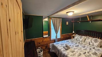 2 bedrooms, desk, iron/ironing board, travel cot