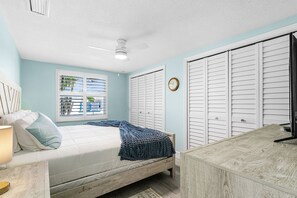 1 bedroom, free WiFi, bed sheets - Beach Getaway! - Aloha Kai #42 - Roelens (Sarasota)