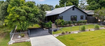 Mariposa | Hot Tub | Great Backyard