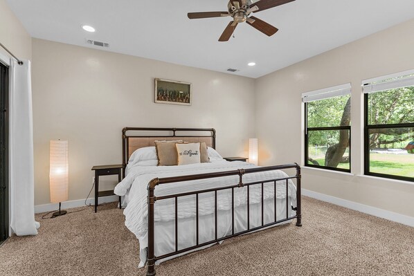 3 bedrooms, iron/ironing board, free WiFi, bed sheets