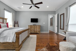 6 bedrooms, iron/ironing board, free WiFi, bed sheets - Scimitar Landing | Hot Tub | Fire Pit (Fredericksburg)