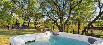 Scimitar Landing | Hot Tub | Fire Pit