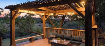 Scimitar Landing | Hot Tub | Fire Pit