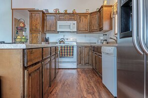 Fridge, microwave, coffee/tea maker, cookware/dishes/utensils