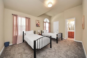 6 bedrooms, iron/ironing board, WiFi, bed sheets