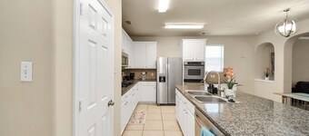 Stylish 6-bedroom house in serene Fresno with Pool access and lake walking trail