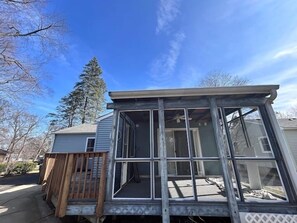 Exterior - Fabulous 3-bedroom house with AC in charming Elgin (Elgin)