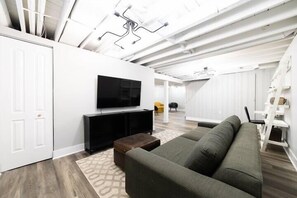 Smart TV, chimenea y videojuegos 