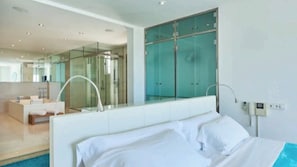 4 chambres, fer et planche à repasser, Wi-Fi, draps fournis