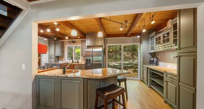 Mountain Lake Retreat With Rustic Elegance