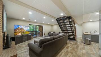 Smart TV, fireplace, ping pong