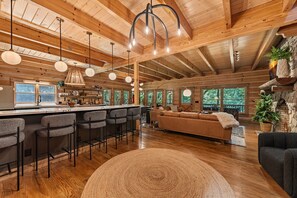 TV connectée, cheminée, baby-foot, table de tennis de table