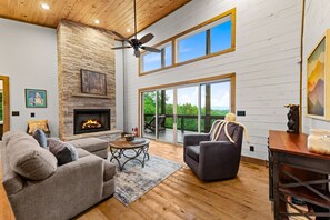 Smart TV, fireplace