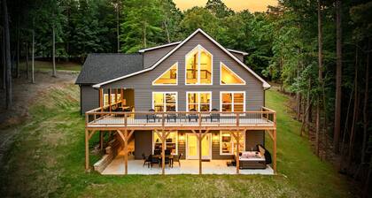 Nottely Retreat - Lakefront | Hot Tub | Game Room