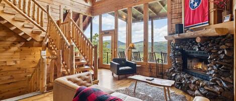 Smart TV, chimenea y videojuegos