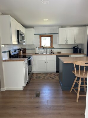 Private kitchen - Charming 3-bedroom house Moose River/Jackman, ME (Moose River)