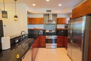 Private kitchen - The Spring Trainer | NEW Scottsdale/Tempe Townhome (Tempe)