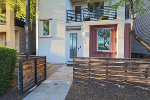 Exterior detail - The Spring Trainer | NEW Scottsdale/Tempe Townhome (Tempe)