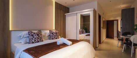 Deluxe Studio, 1 Queen Bed, City View | Desk, laptop workspace, soundproofing, iron/ironing board