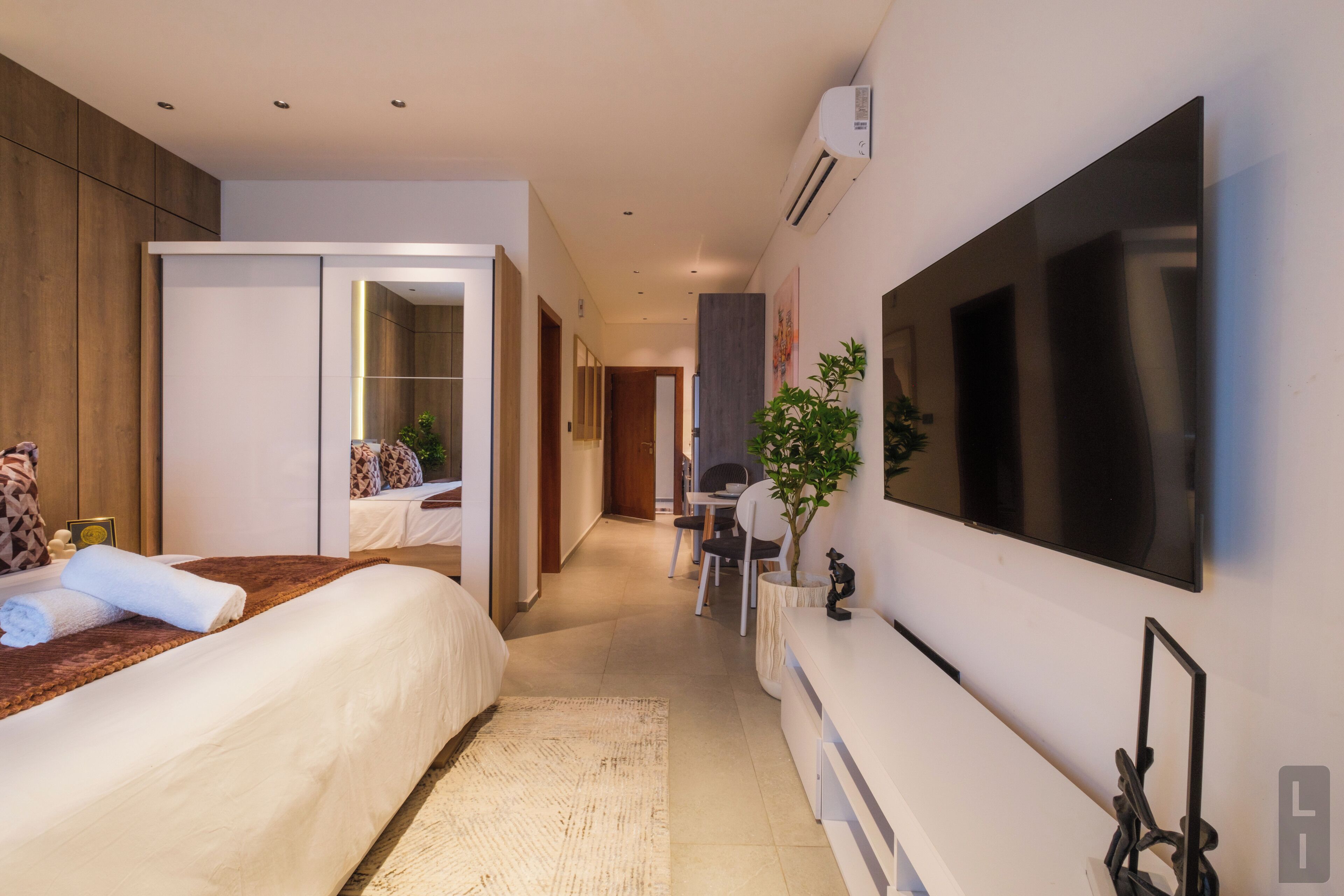 Estudio Deluxe, 1 cama de matrimonio, vistas a la ciudad | Escritorio y espacio para trabajar con un portátil