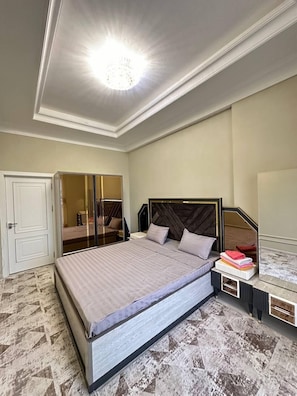 Cortinas blackout, tabla de planchar con plancha y wifi gratis