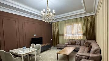 42-inch LED TV with cable channels, heated floors